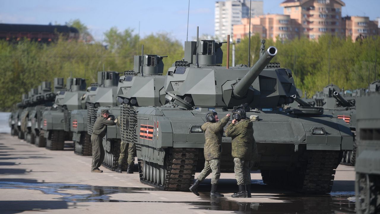 Le char de combat russe modern T-14 Armata: le revue, les caractéristiques générales et les perspectives.